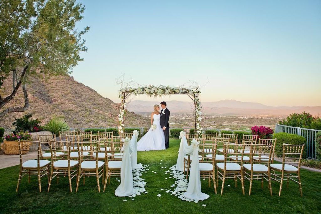 Choosing an Outdoor Wedding Venue