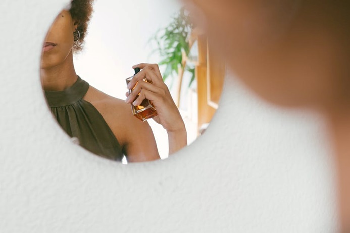 This Is How to Wear Perfume Correctly